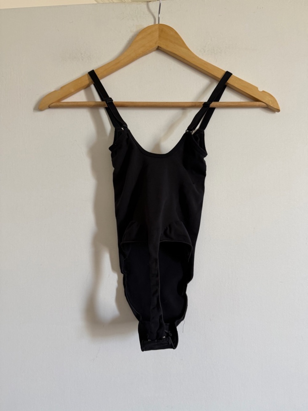 SKIMS Onyx Black Seamless Sculpt Thong Bodysuit size Small EUC - Picture 5 of 8